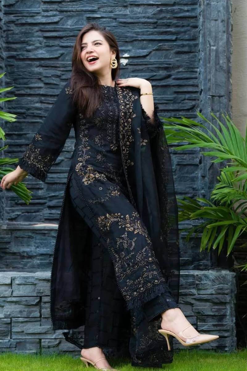 3 Piece Unstitched Heavy Embroidered Lawn Suit With Heavy Embroidered –  Turbolight